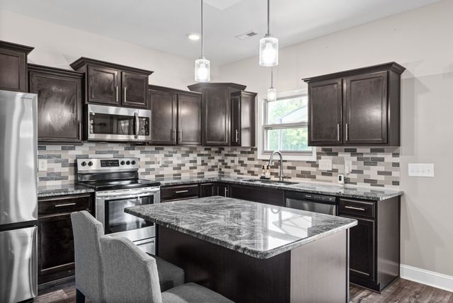 105 Lucerne Ln, Clarksville, TN 37040