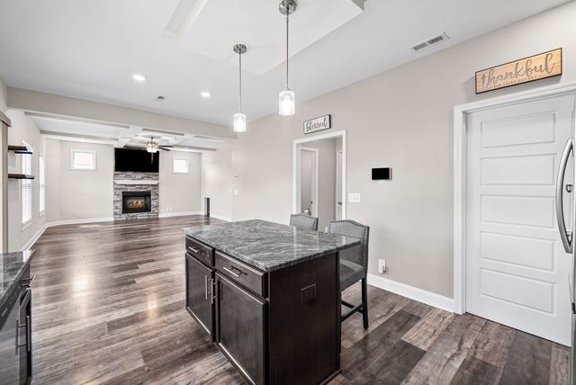 105 Lucerne Ln, Clarksville, TN 37040