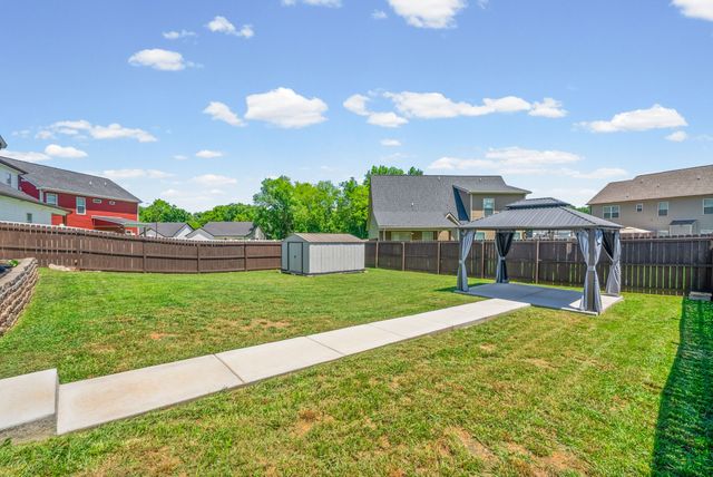 105 Lucerne Ln, Clarksville, TN 37040