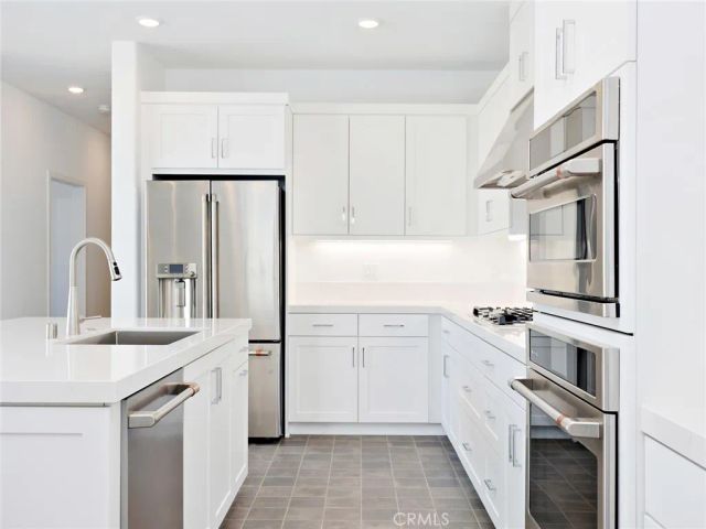 27399 Fox Den Place, Valencia, CA 91381