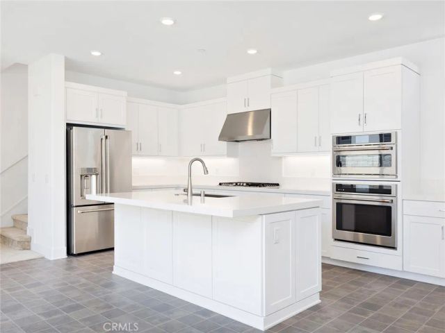 27399 Fox Den Place, Valencia, CA 91381