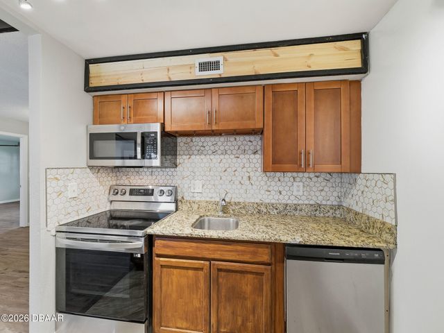 28 Country Club Dr # B, New Smyrna Beach, FL 32168