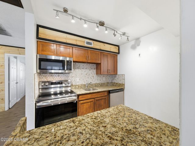 28 Country Club Dr # B, New Smyrna Beach, FL 32168