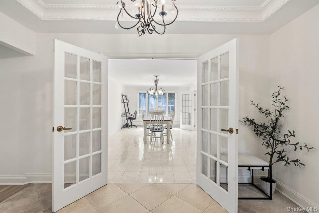 135 Hickman Street, Syosset, NY 11791 — photo 3