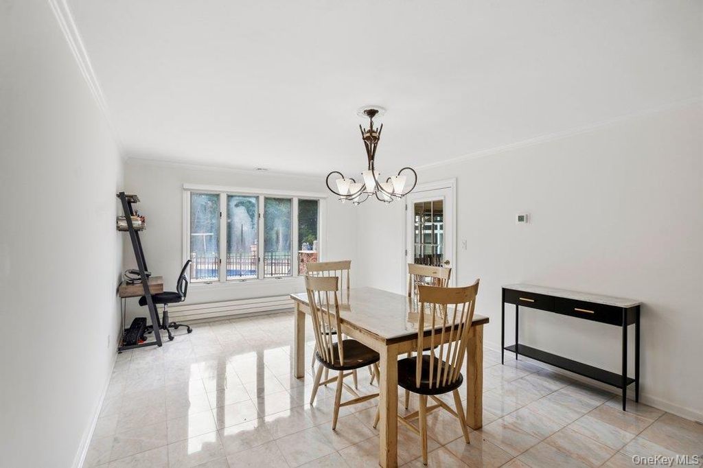 135 Hickman Street, Syosset, NY 11791 — photo 4