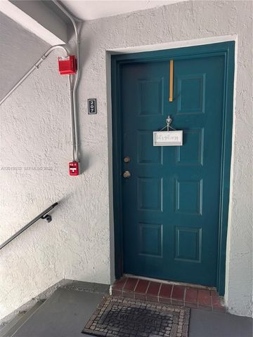 7115 NW 179th St 207, Hialeah, FL 33015