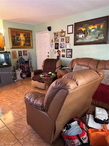 7115 NW 179th St 207, Hialeah, FL 33015