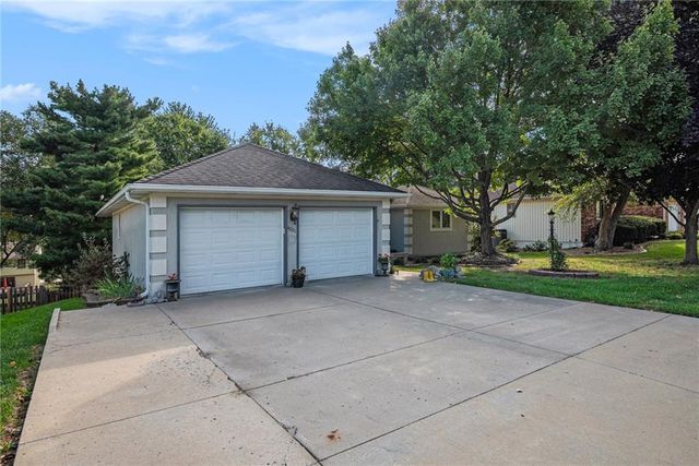 4001 N 37th Street, St Joseph, MO 64506