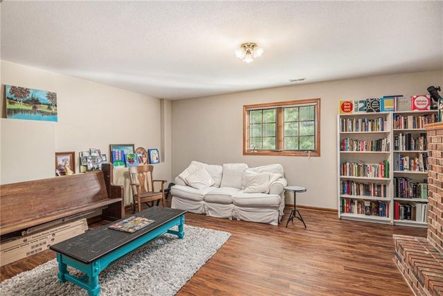 4001 N 37th Street, St Joseph, MO 64506