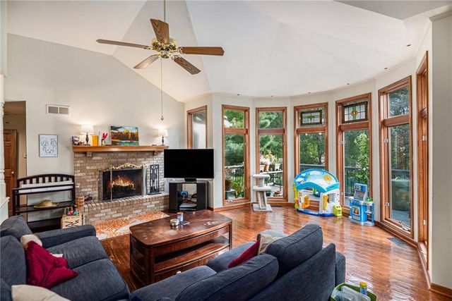 4001 N 37th Street, St Joseph, MO 64506