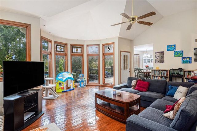 4001 N 37th Street, St Joseph, MO 64506