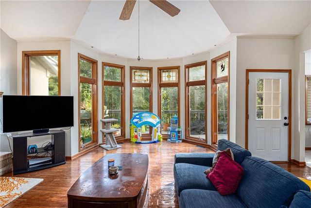 4001 N 37th Street, St Joseph, MO 64506