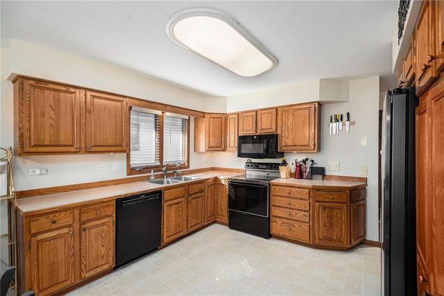 4001 N 37th Street, St Joseph, MO 64506