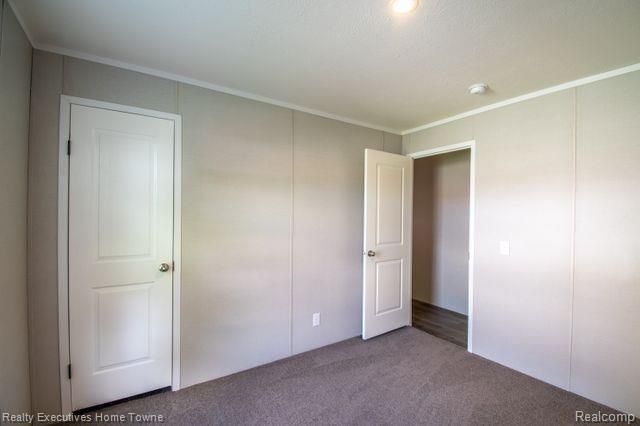 29310 Jamestown Dr, Chesterfield, MI 48051