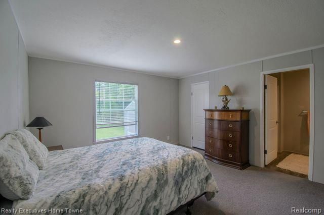 29310 Jamestown Dr, Chesterfield, MI 48051