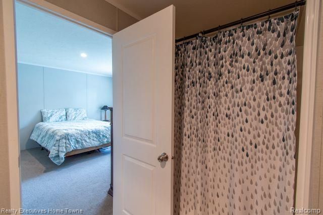 29310 Jamestown Dr, Chesterfield, MI 48051