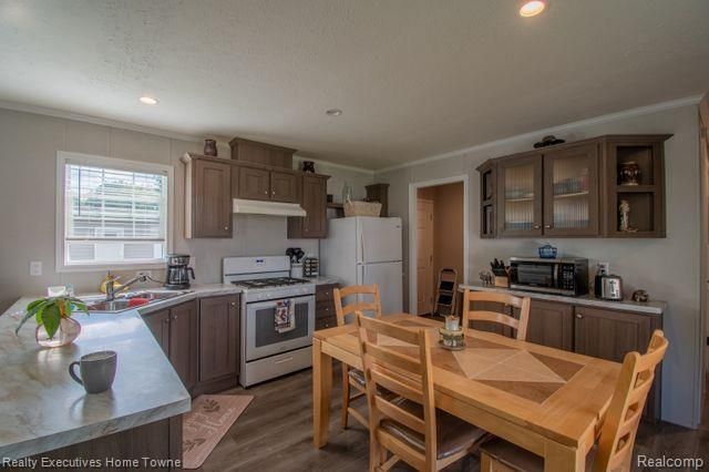 29310 Jamestown Dr, Chesterfield, MI 48051