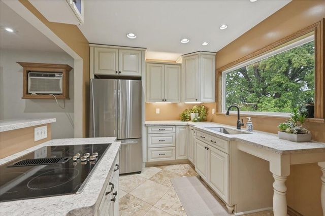 2862 Wellington Street, Duluth, MN 55806