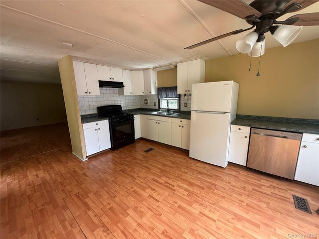 20 Tanglewood Park Drive, Marlboro, NY 12542