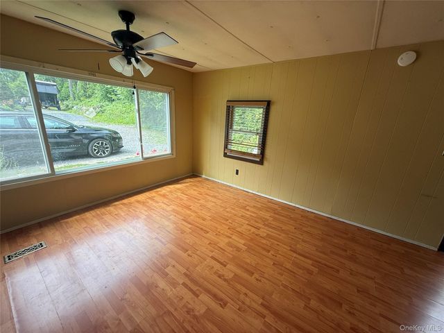 20 Tanglewood Park Drive, Marlboro, NY 12542