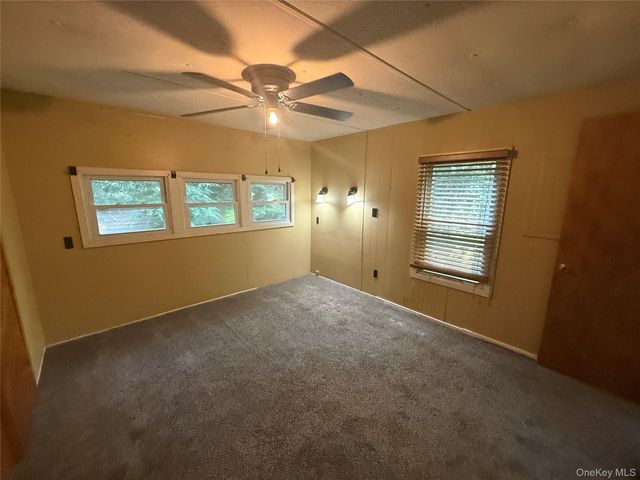 20 Tanglewood Park Drive, Marlboro, NY 12542