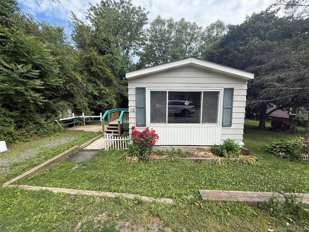 20 Tanglewood Park Drive, Marlboro, NY 12542