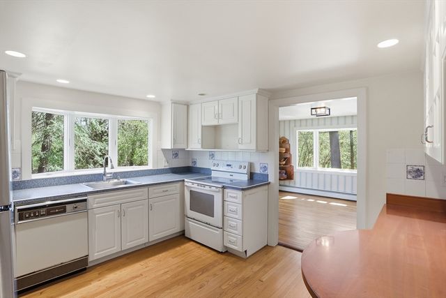 76 Alcott St, Acton, MA 01720