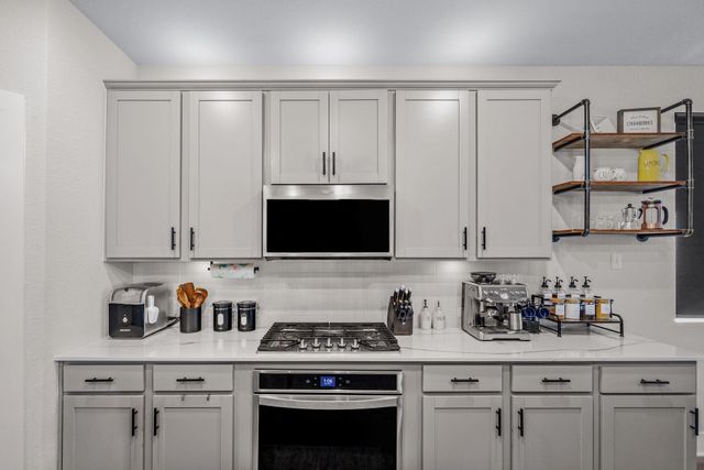 307 Gray Fox LOOP, Hutto, TX 78634