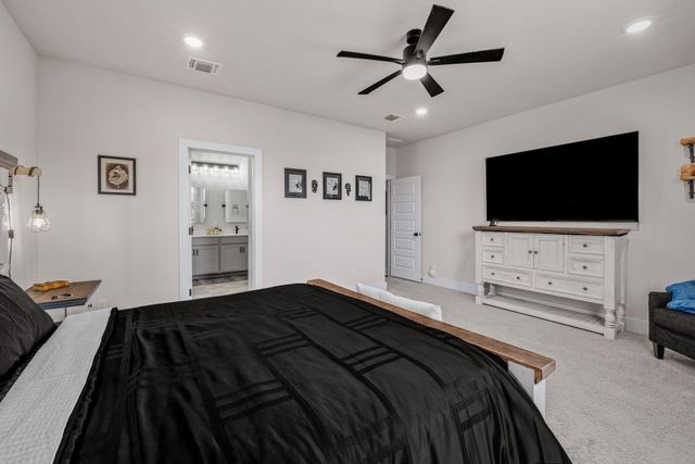 307 Gray Fox LOOP, Hutto, TX 78634