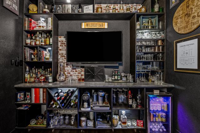 307 Gray Fox LOOP, Hutto, TX 78634