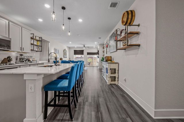 307 Gray Fox LOOP, Hutto, TX 78634