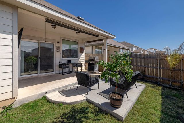 307 Gray Fox LOOP, Hutto, TX 78634