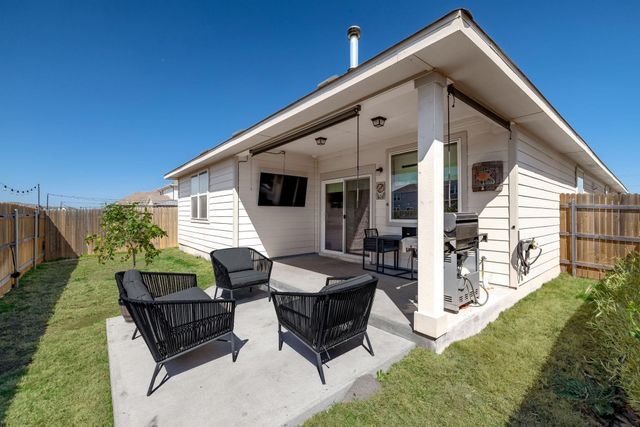 307 Gray Fox LOOP, Hutto, TX 78634