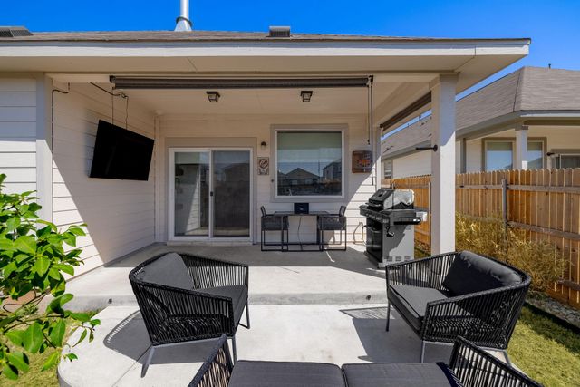 307 Gray Fox LOOP, Hutto, TX 78634