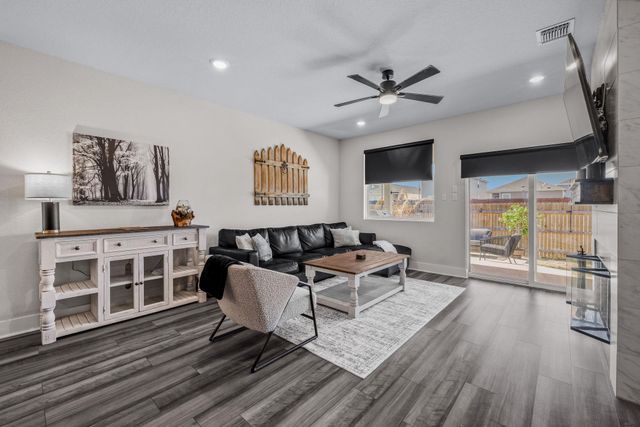 307 Gray Fox LOOP, Hutto, TX 78634