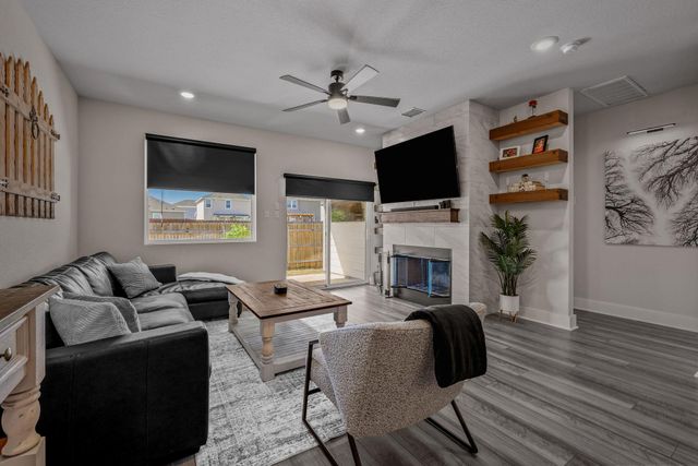 307 Gray Fox LOOP, Hutto, TX 78634