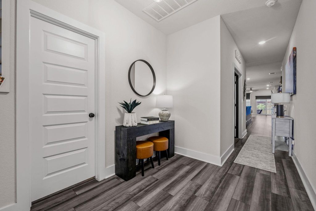 307 Gray Fox LOOP, Hutto, TX 78634