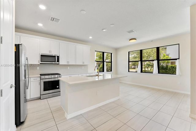 2485 Primrose Place, Oakland Park, FL 33309