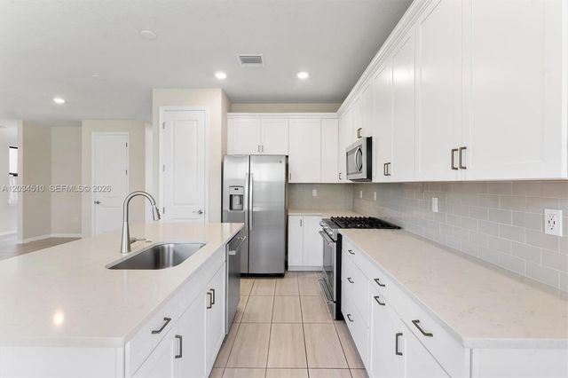 2485 Primrose Place, Oakland Park, FL 33309