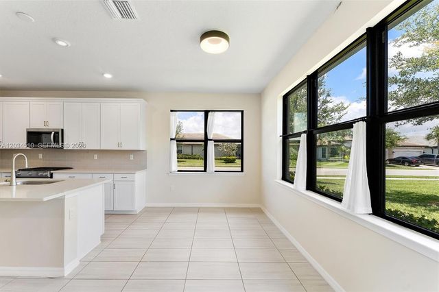 2485 Primrose Place, Oakland Park, FL 33309