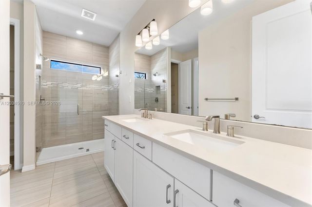 2485 Primrose Place, Oakland Park, FL 33309