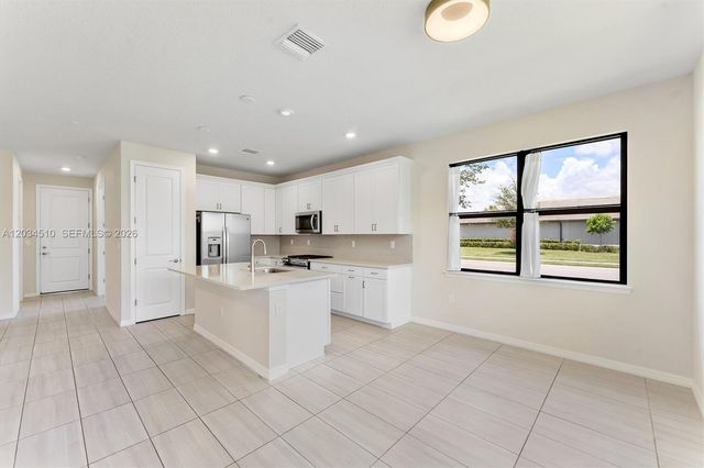 2485 Primrose Place, Oakland Park, FL 33309