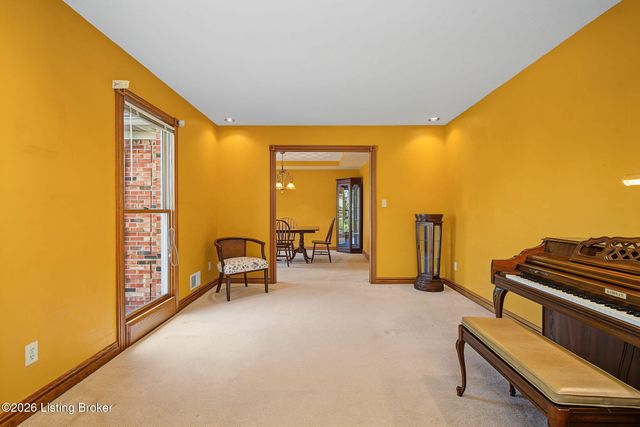 8800 Timberline Dr, Louisville, KY 40291