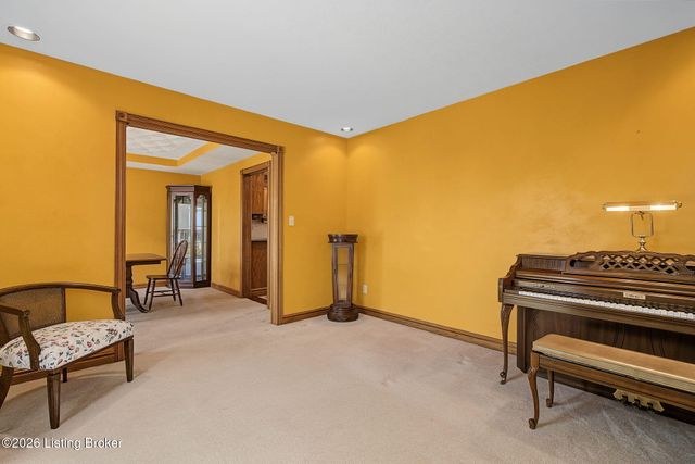 8800 Timberline Dr, Louisville, KY 40291