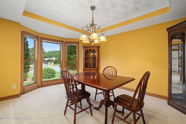 8800 Timberline Dr, Louisville, KY 40291