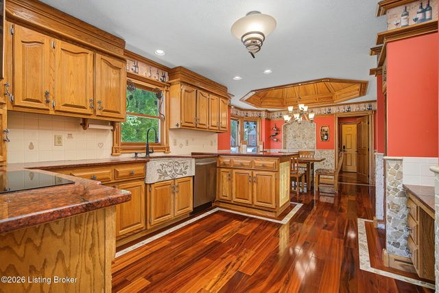 8800 Timberline Dr, Louisville, KY 40291