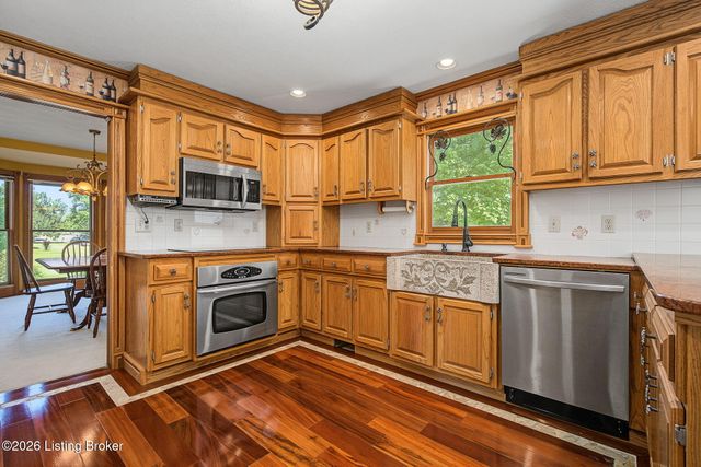 8800 Timberline Dr, Louisville, KY 40291