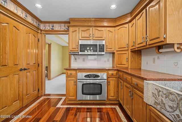 8800 Timberline Dr, Louisville, KY 40291
