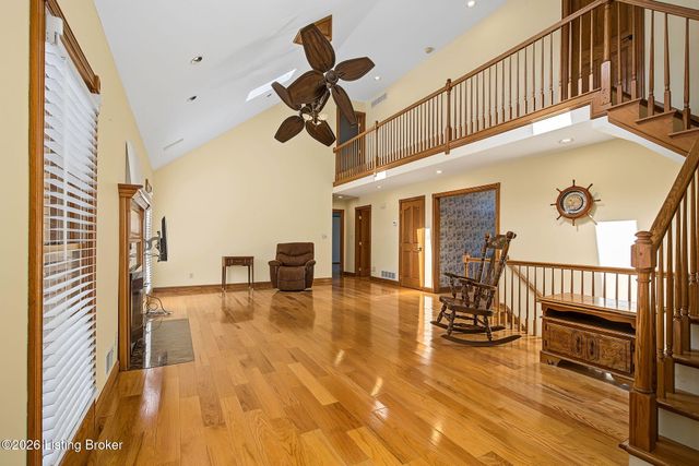 8800 Timberline Dr, Louisville, KY 40291