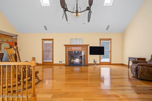 8800 Timberline Dr, Louisville, KY 40291